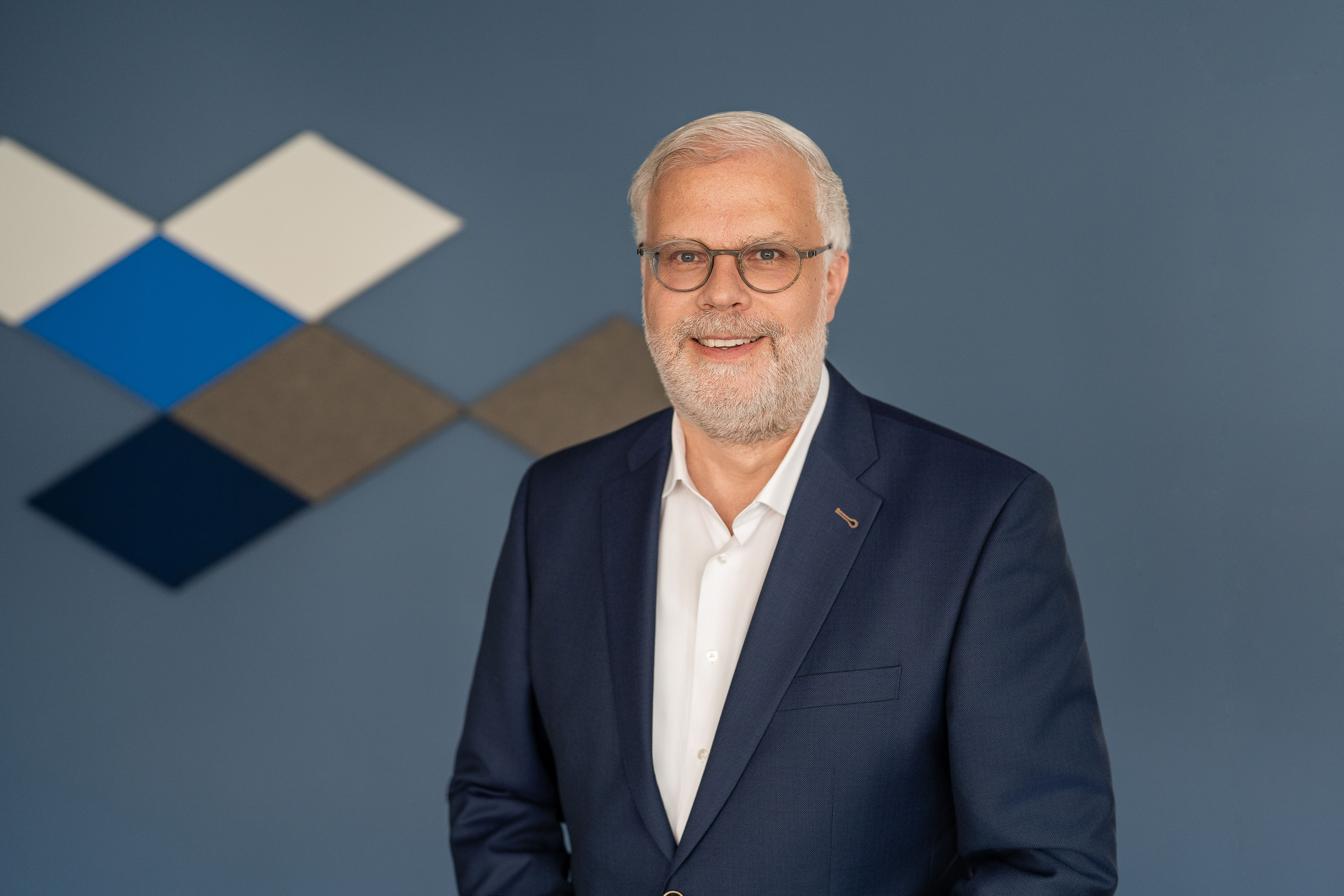 Director executiv: Ulrich Cramer Director executiv: Ulrich Cramer