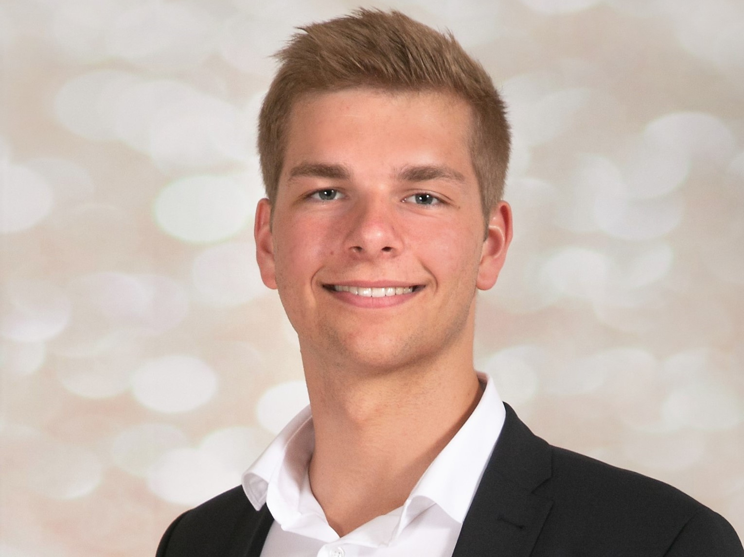 Legolas Lohmeier, étudiant dans le programme d'études en alternance de Nordmann Legolas Lohmeier, étudiant dans le programme d'études en alternance de Nordmann