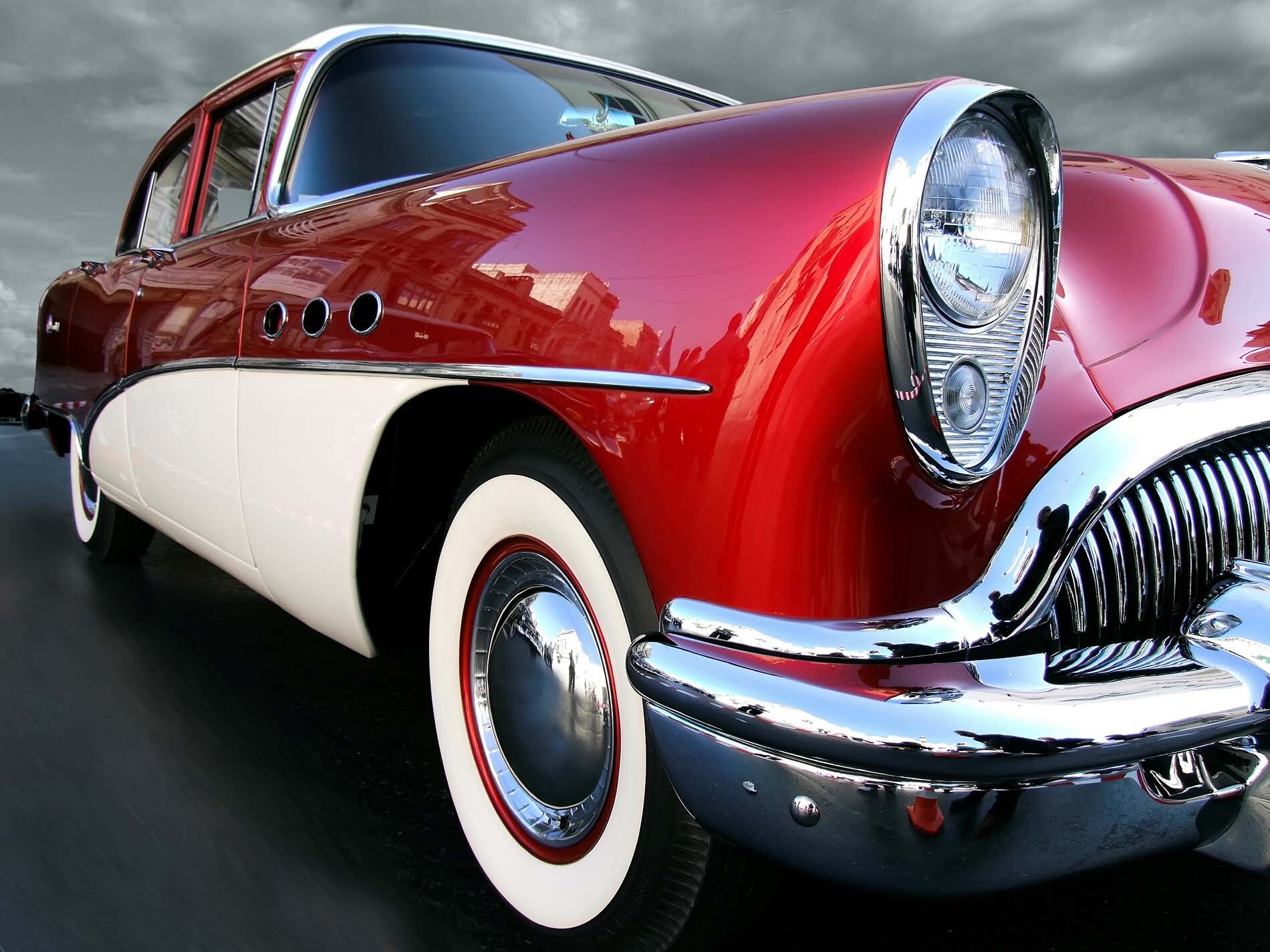 Řešení na míru s butyrátem acetátu celulózy (CAB) pro moderní průmysl červený oldtimer