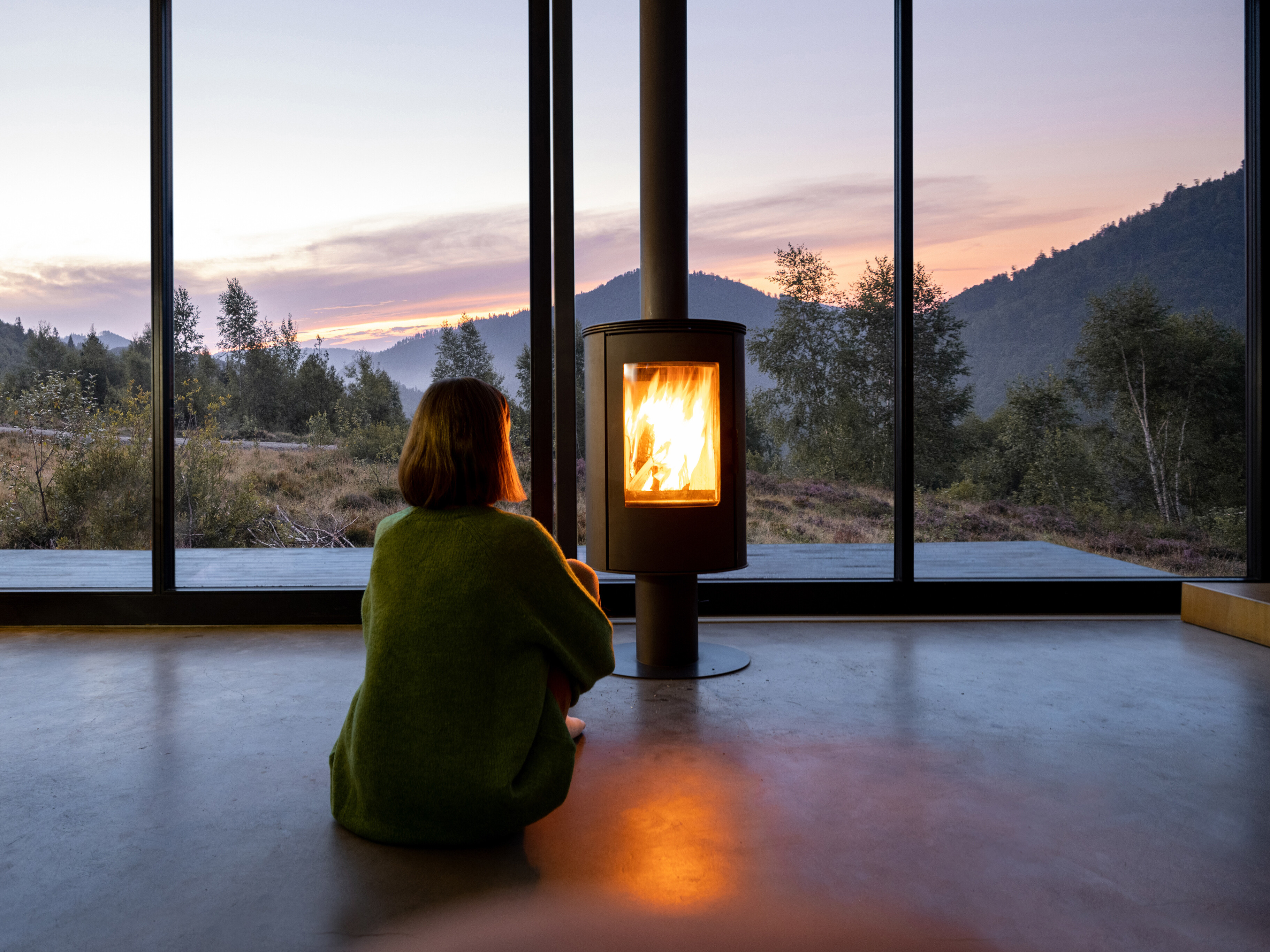 Silanes pour les applications de revêtement femme assise devant une cheminée