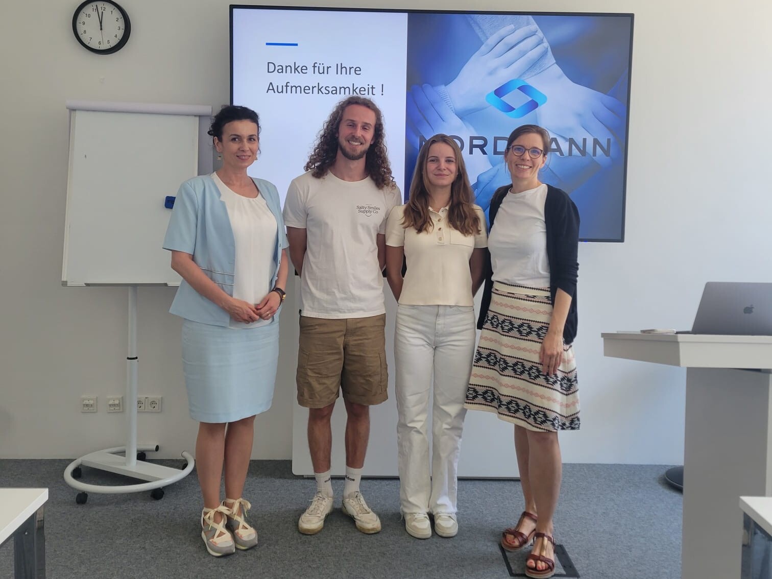 Foto di Zivka Widter, Nordmann, Eric Reinesch, Celina Timmé e della Prof. Dr. Ann-Christine Schulz dell'Università della Sostenibilità di Vienna.