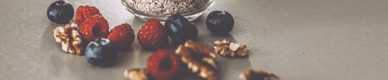Nordmann Food Talk Baies et noix sur une table