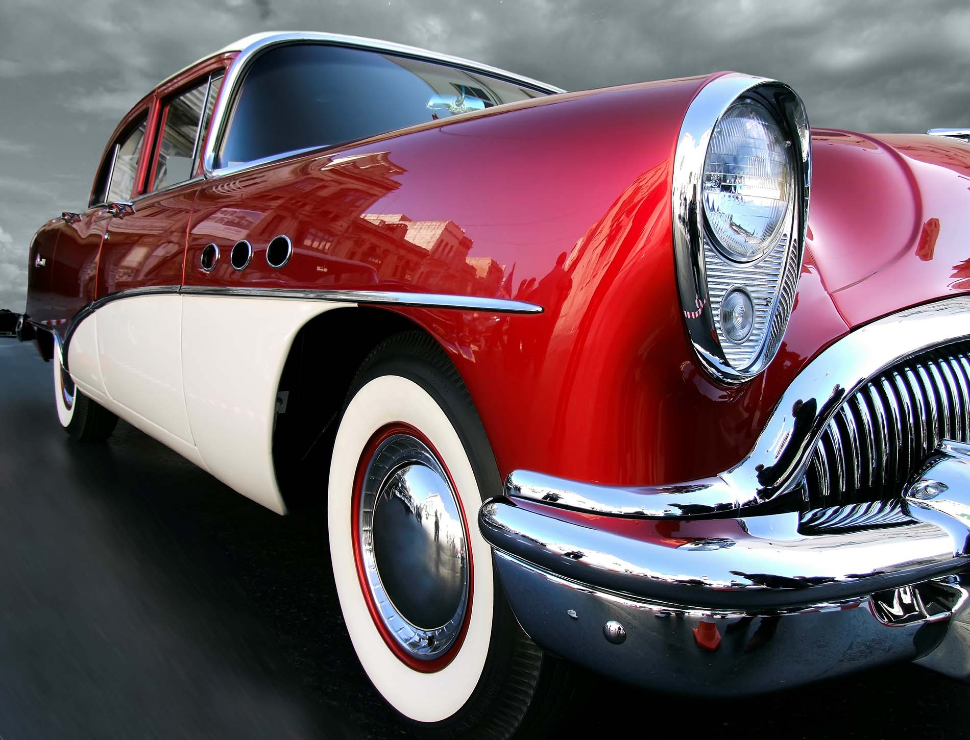 Řešení na míru s butyrátem acetátu celulózy (CAB) pro moderní průmysl červený oldtimer