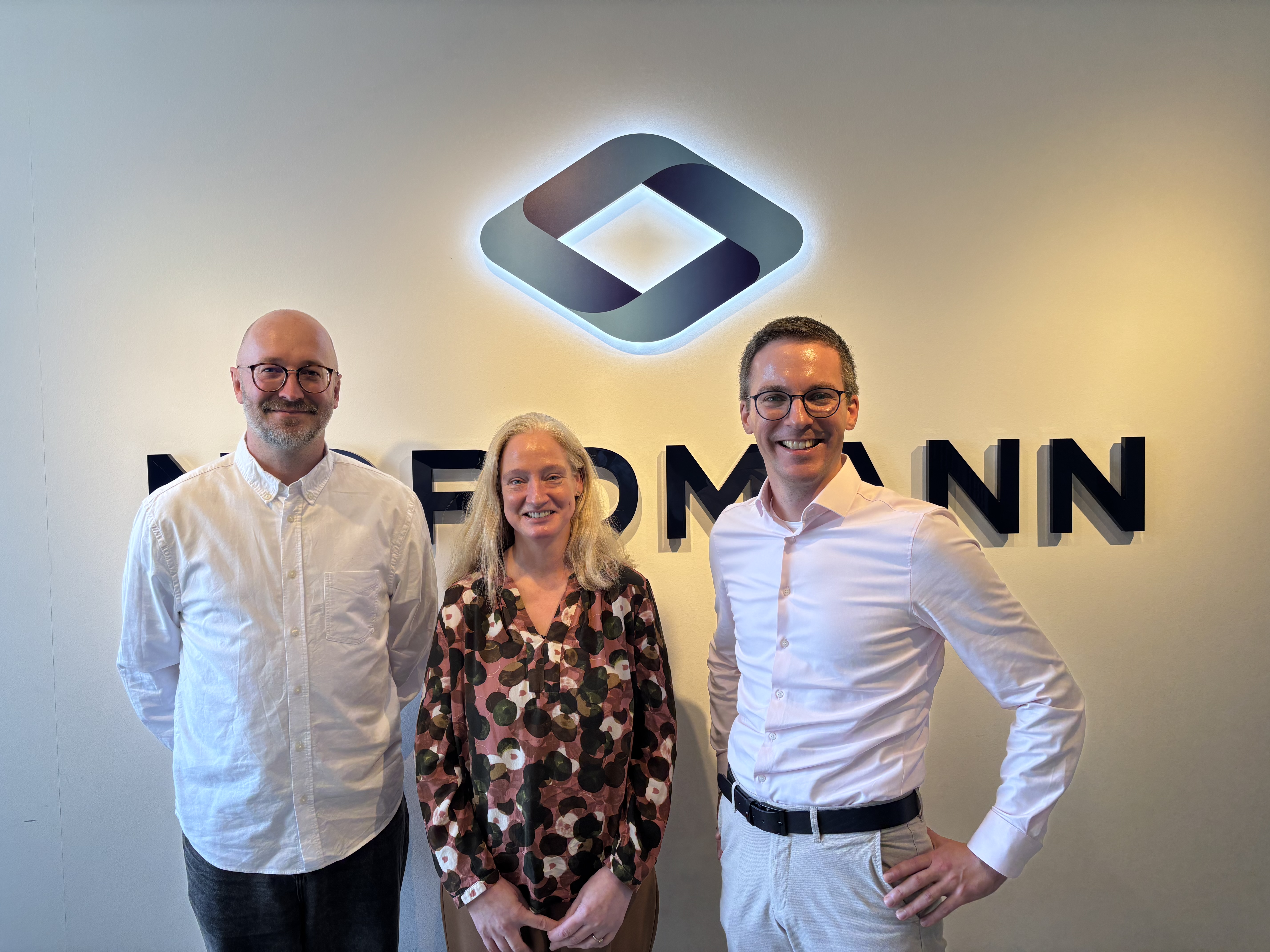 Exemple de réussite : le partenariat entre Nordmann et WACKER Photo de Sven Sauer, Andrea Hass et le Dr Philipp Sebastian Schattling